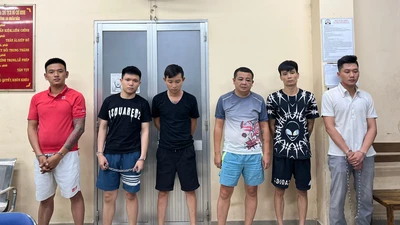 Nhóm cho vay nặng lãi ép khách phải quay clip mới giải ngân