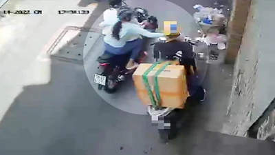 Đôi nam nữ giật iPhone của nữ shipper ở Gò Vấp