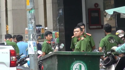 Công an phong tỏa, kiểm tra chi nhánh công ty tài chính ở quận 1