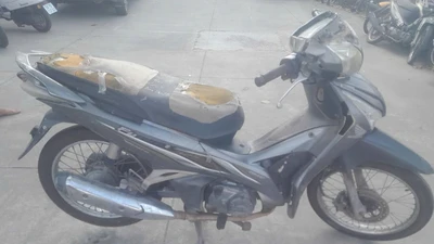 Công an tìm chủ 90 cây thuốc lá Jet, Hero cùng xe máy trong vụ chiếm đoạt tài sản