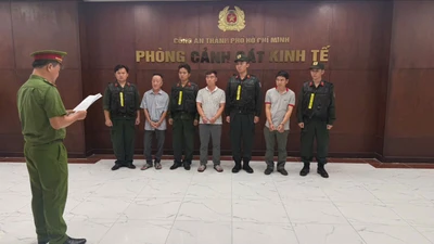 Công an TP.HCM bắt giam 3 người sản xuất thuốc đông y giả trộn Paracetamol