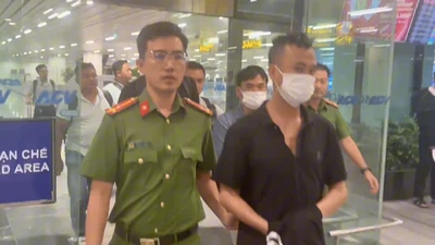Video: Hơn 200 Công an TP.HCM truy bắt đường dây buôn bán chất độc chết người