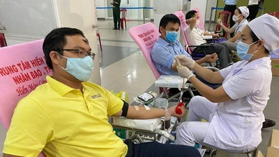 Khối Dân - Chính - Đảng TP.HCM hiến máu mùa dịch COVID-19