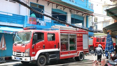 Mâu thuẫn tình cảm, đốt nhà bạn gái bằng can dầu 18 lít