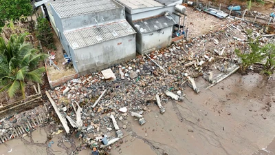 Vụ 30 hộ dân sống trong nỗi sợ biển nuốt mất nhà: Chính quyền đề xuất xây kè khẩn cấp