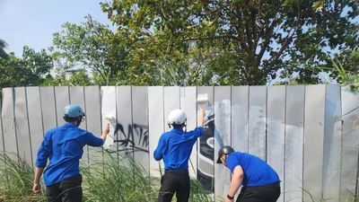 Đà Nẵng ra quân xóa quảng cáo, vẽ bậy nơi công cộng