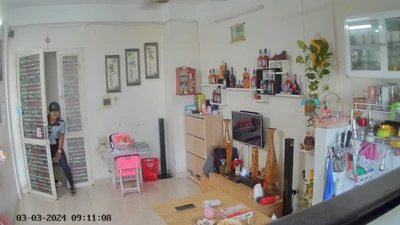 Không cần che mặt, tên trộm vào chung cư lấy trộm điện thoại đắt tiền