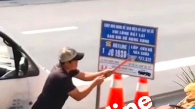 Người cạo xóa số đường dây nóng trên cao tốc là chủ cơ sở sửa chữa lốp ô tô