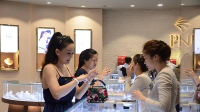 Vì sao Ngày vía Thần tài năm nay sẽ phải mua vàng với giá 63 triệu đồng?