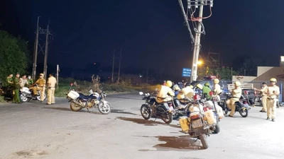 Người dân trắng đêm theo dõi vụ Tuấn 'khỉ' bị tiêu diệt