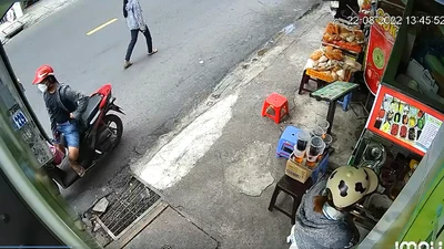Vào quán trà sữa ở quận Phú Nhuận vờ mua nước rồi trộm 2 điện thoại 