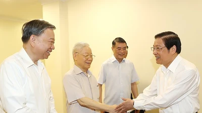 Tổng Bí thư Nguyễn Phú Trọng: Loại bỏ tư tưởng bàn lùi trong đấu tranh chống tham nhũng