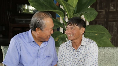 'Cùng ngư dân thắp sáng đèn trên biển: Những hình ảnh xúc động tại buổi thăm, tặng quà ngư dân Phú Yên