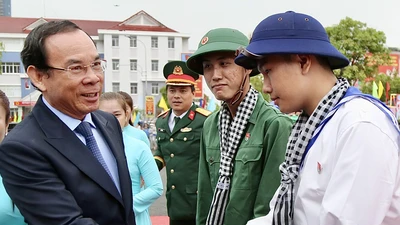 Bí thư Nguyễn Văn Nên động viên các thanh niên TP.HCM lên đường nhập ngũ
