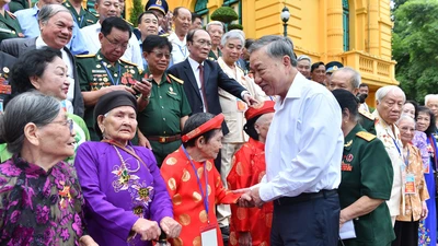 Cụ thể 14 nhóm người có công được nhận quà của Đảng, Nhà nước