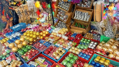 Khách 'thắt chặt hầu bao', thị trường Giáng Sinh trầm lắng