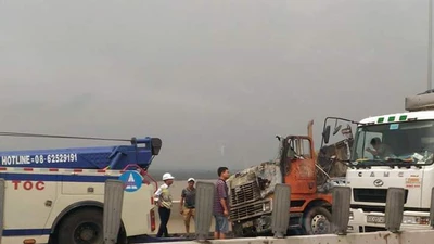 Cháy xe container trên cao tốc TP.HCM - Long Thành