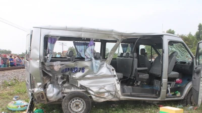 Tin mới nhất về vụ tàu hỏa tông xe ô tô ở Biên Hòa