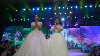 Lần đầu tiên 4 hoa hậu xuất hiện trong chương trình thời trang