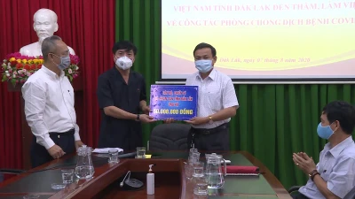 Bí thư Đắk Lắk thăm, tặng quà ở khu cách ly phòng dịch