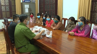 Đắk Lắk: Bắt quả tang nhóm phụ nữ tụ tập đánh bạc 