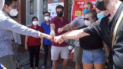 Người nước ngoài chung sức cùng Đà Nẵng chống dịch 