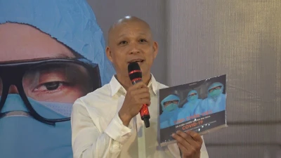 Tinh thần Việt và cuộc chiến chống COVID-19 qua sách ảnh