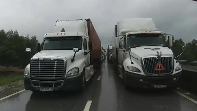 Quảng Bình: Lụt sâu trên quốc lộ 1A, ách tắc kéo dài