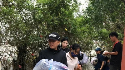 ‘Nghệ sĩ chúng tôi sẽ luôn hướng về đồng bào'