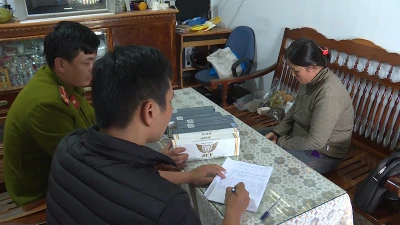 Video: Bắt đối tượng tàng trữ 1.700 bao thuốc lá lậu