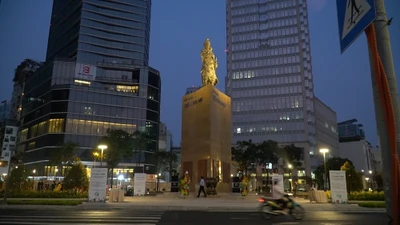 Video: Cận cảnh tượng Đức Thánh Trần trước giờ khánh thành công viên Mê Linh