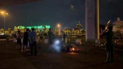 Video: Phát hiện người đàn ông tử vong bên xe máy, nghi bị tai nạn giao thông 