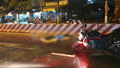 Video: Chạy xe máy tông vào cột đèn, nam thanh niên tử vong tại chỗ