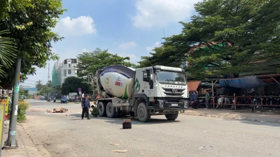 Video: Xe bồn rẽ phải, cán chết người đàn ông đi xe máy