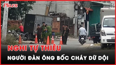 Video: Người đàn ông bốc cháy dữ dội, nghi tự thiêu