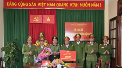 Khen thưởng lực lượng bắt giữ nghi phạm trộm túi xách của Hoa hậu Mexico