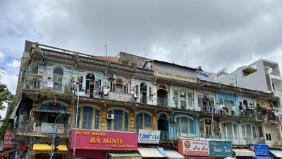 Quận 5, TP.HCM vận động di dời các hộ dân ở chung cư cũ, nguy hiểm