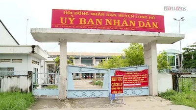 Video: Thêm 6 ca dương tính COVID-19, UBND huyện Long Hồ họp khẩn