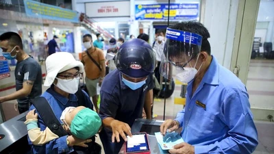 Ga Sài Gòn tái khởi động: Nhiều khách kẹt lại trong chuyến tàu đầu tiên