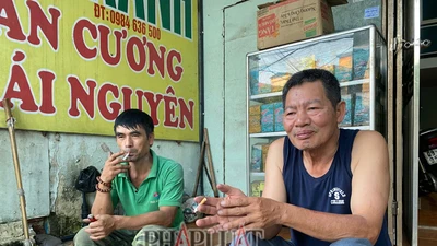 Người cha bơi trong lũ gần 4 tiếng đến nhà con gái ở Thái Nguyên: 'Thấy con cháu bình an là mừng rồi'