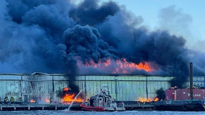 Một đám cháy lớn đã bùng lên tại nhà kho chứa chứng cứ của Sở Cảnh sát TP New York.