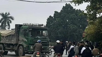 Cô gái trẻ tử vong tại chỗ sau va chạm với xe tải