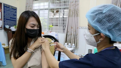 Bộ trưởng Bộ Y tế phải chịu trách nhiệm nếu thiếu vaccine để xảy ra hậu quả