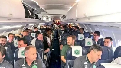 Clip: Hiện trường máy bay chở đội bóng Brazil gặp nạn