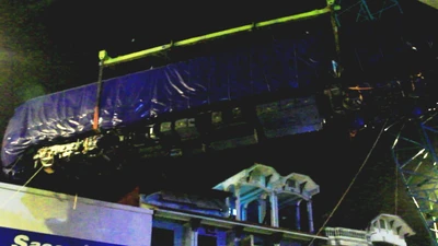 Clip: Cẩu 3 toa tàu Cát Linh cuối cùng lên đường ray