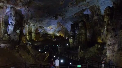 Động Thiên Đường tuyệt đẹp qua “con mắt” flycam