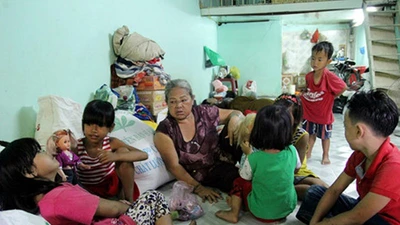 Ngôi nhà mới của gia đình 17 người bên dòng kênh đen