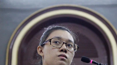 Thùy Dung khai về cách chuyển thư cho người yêu