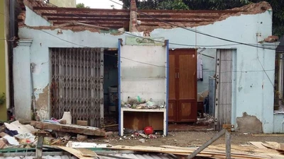 Cảnh tượng ngổn ngang sau khi bão đổ bộ vào Nghệ An