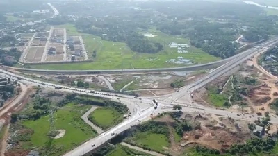 Cao tốc đầu tiên ở miền Trung nhìn từ trên cao